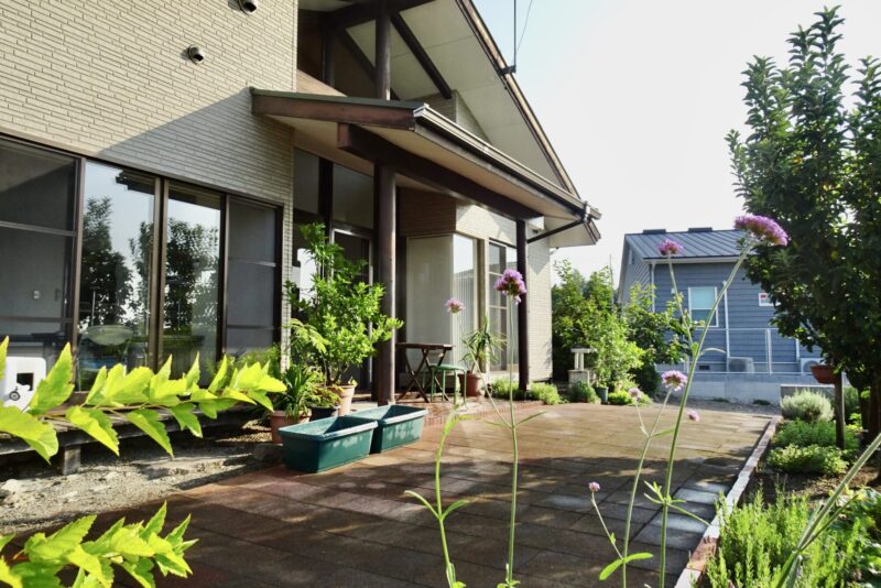 駐車場から直接入れる南エントランス